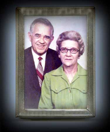 momdad3.jpg (15736 bytes)