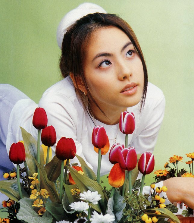 parkjiyoon3na.jpg (104691 bytes)