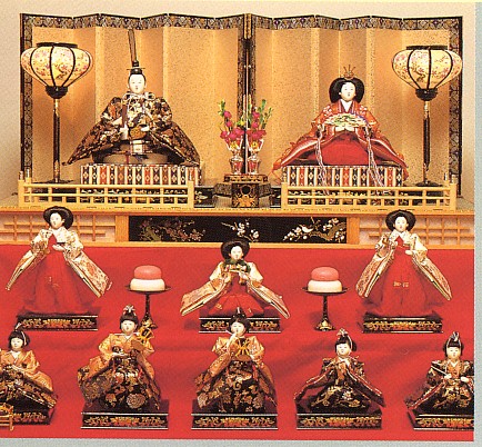 Escena de O Hinasama con 3 escalones