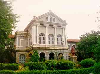 St. Joseph's B.H. School, Entrance