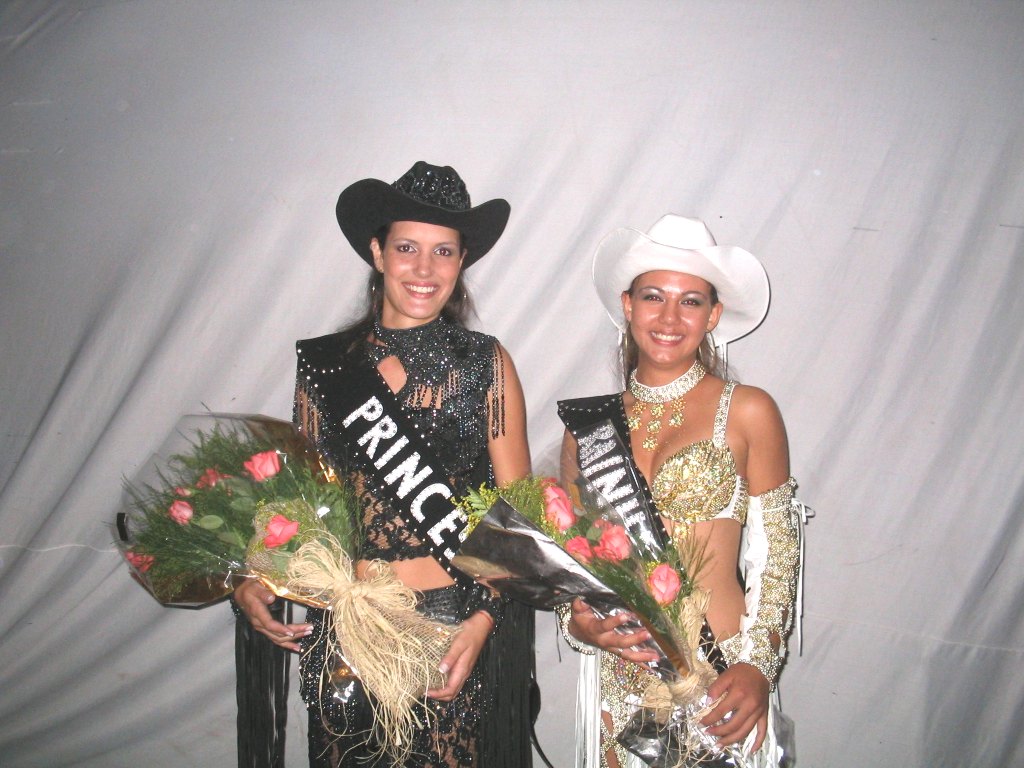 foto da Rainha e Princesa da Festa do Peo de Boiadeiro de Guaira-SP 2005