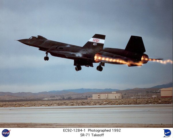This is a pic of a SR-71 and a Blackbird Sr 71. This is a pic of a SR-71 and a