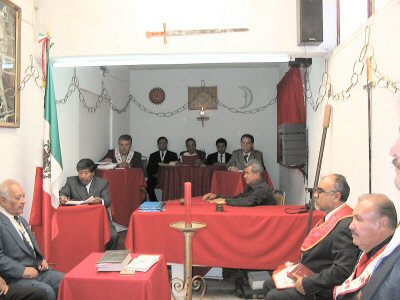 El Soberano Gran Inspector General de la Orden y Delegado Provincial para la Delegación de Guanajuato, Ing. Gabriel Frías Olivares 33o M:. A:. presidiendo el solemne acto.