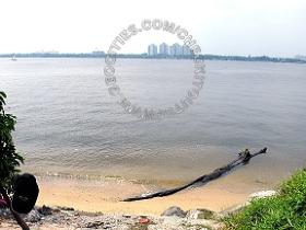 Senoko Way Fishing Angler Hotspots 3 Pic1 - This is the only opening for access to this fishing spot facing Malaysia.