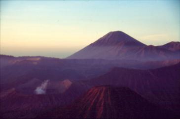 Vulkane im Morgenlicht