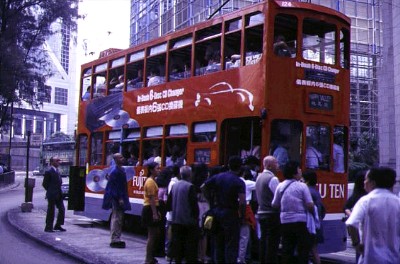 ein Relikt aus der britischen Kolonialzeit: die Doppeldeckerbusse von Hongkong