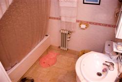 Foto del cuarto de baño de la primera planta del Atico Duplex en Azuqueca de Henares, en la Comunidad de Madrid