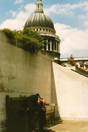 A man praying in front of the St-Paul's Cathedral 