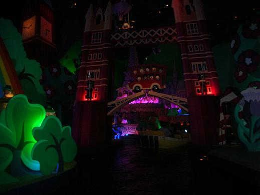 Going under the London Tower Bridge in Disney Paris