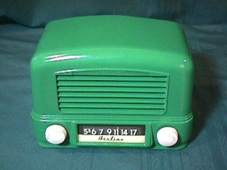  Nice Midget Airline Bakelite Tube Radio