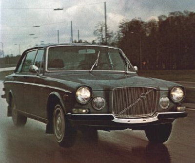 Foto antiga de um Volvo 164 na Suécia