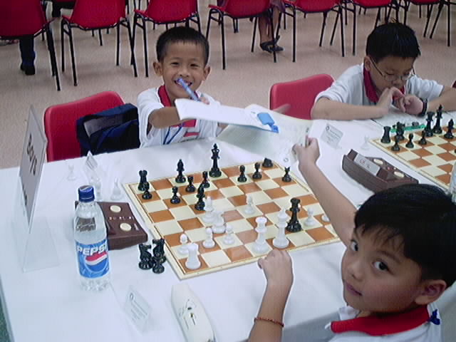 The first finished game ended quickly with a - checkmate! Jordan Ng (Singapore) - Daniel Chan (Singapore) 0:1 (10)