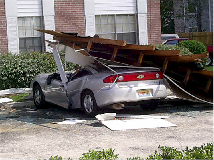 hur-den_crushed-car.jpg, 58 KB