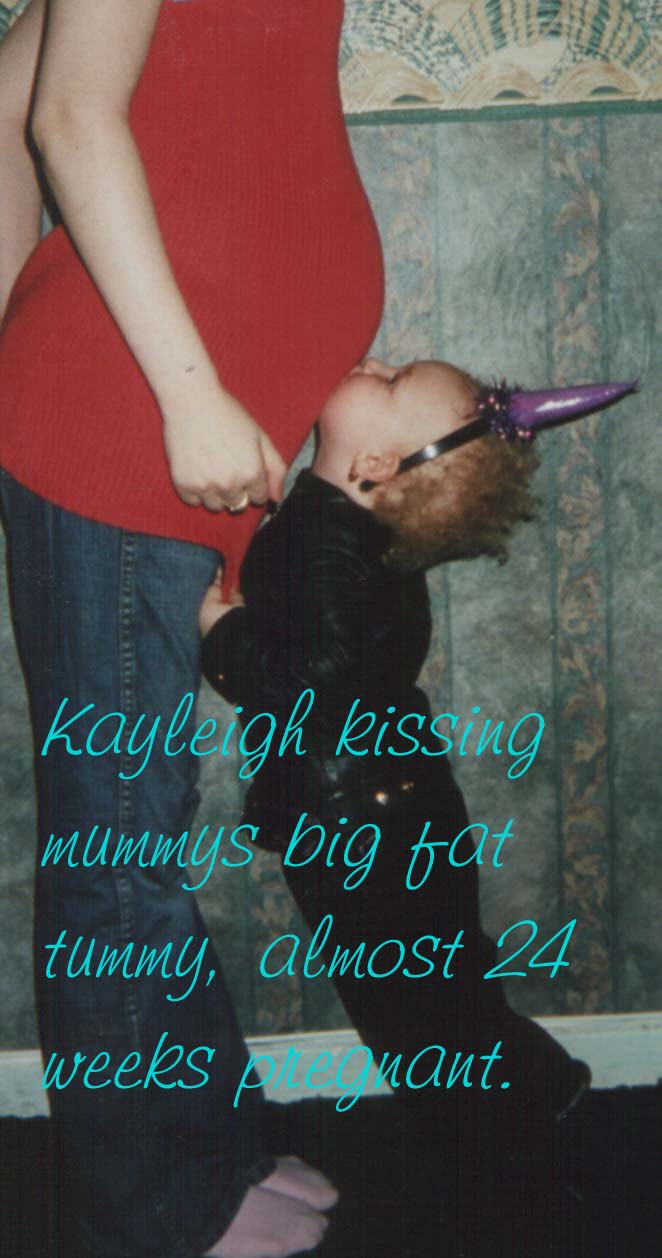 kay kissing mums tummy