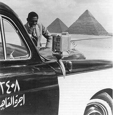 photo ponton326.jpg  23KB  W120 Egyptian Taxi with driver
