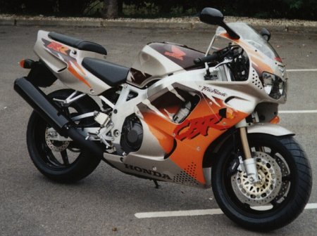 1000RR Fireblade com as cores da 900RR Fireblade de 1994 Firstpic