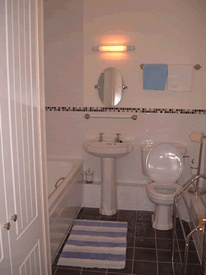 1 Ensuite & 1 Bathroom