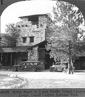 GRAND CANYON LODGE NORTH RIM. MOTOR BUSES AT FRONT ENTRANCE TO LODGE. VIEW FROM STEREOGRAPH. CIRCA 1929 KEYSTONE VIEW CO. 
