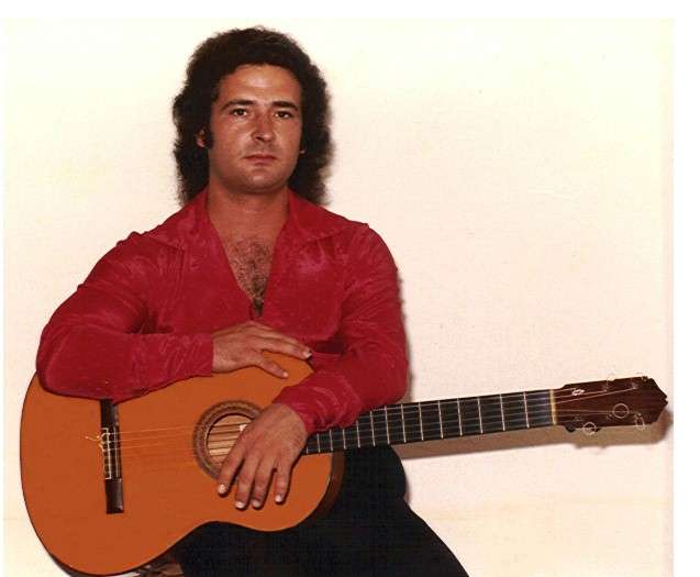 spanish flamenco guitar guitarist singing dancing music songs Spain
 a1reduced.jpg (23341 bytes) 