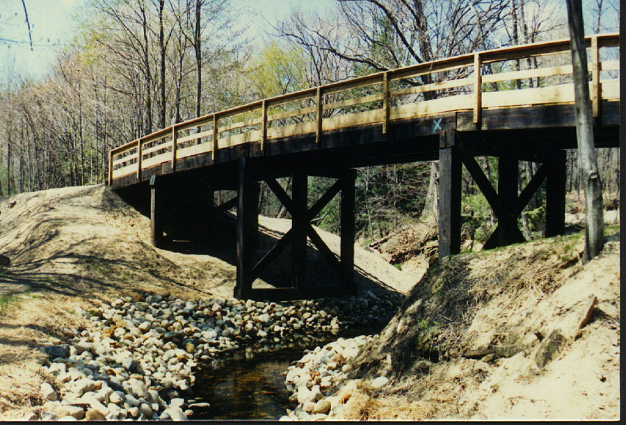 Camelback bridge over Barber Creek