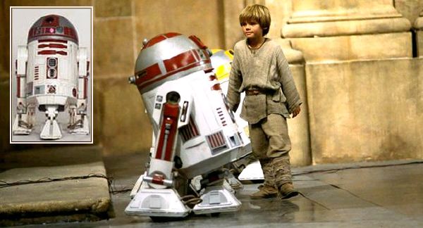 R2-D1 on the Theed hanger bay set, with Jake Lloyd.