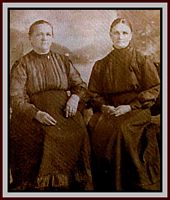 Johanna_and_friend_L_th.jpg (9769 bytes)
