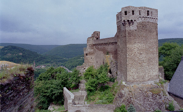 Part II: The Kitchen Marriage in Medieval Times By Rachelle Carter. When someone says the word marriage today we think about two people who are in love and who want to spend the rest of their lives with each other.