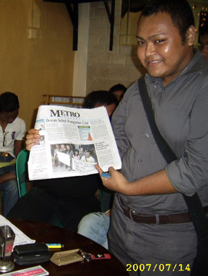 Proudly showing the coverage of their demonstration