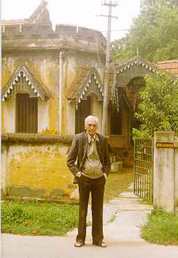 Ronald Ringrow in front of his house on Eagle St.