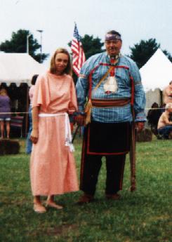 BEAR AND WREN.JPG (16738 bytes)