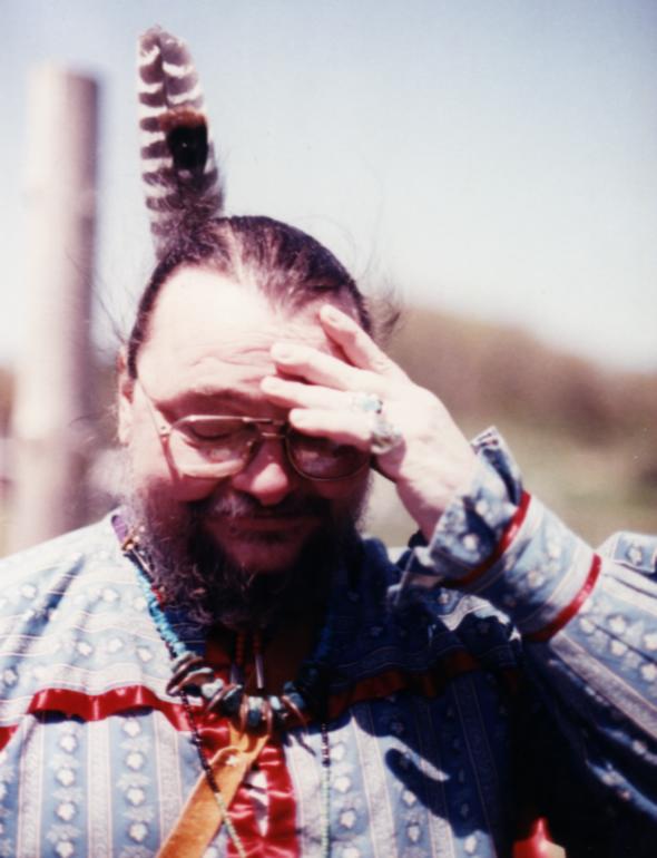 bearfeather.JPG (47156 bytes)