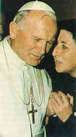 Carmen Hernndez con Juan Pablo II