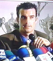 Bornes el d�a de su presentaci�n con el Betis 12/7/99