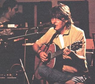 Fabrizio De Andr� con la chitarra: cos� lo vogliamo ricordare!