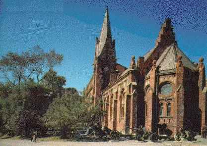 CHURCH.jpg (61513 bytes)