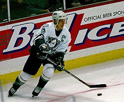 Kariya prepares to pass
