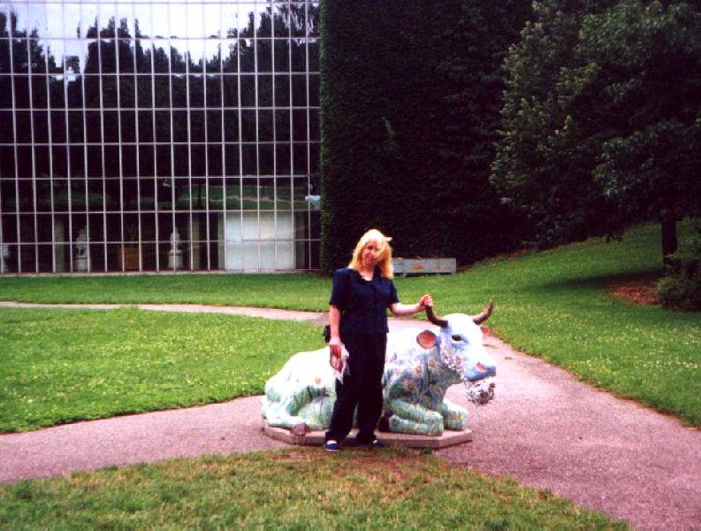 Wenche in Central Park with a NY painted cow