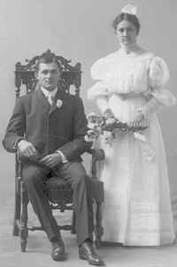 Mary Holets & Frank Henik wedding, 1905