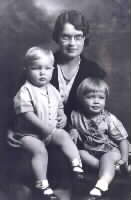 Gordon, Marilyn & Esther in 1933