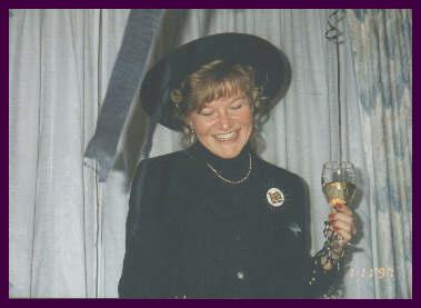 rhonda3.jpg (13317 bytes)
