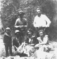 aderholtfam01.jpg (16604 bytes)