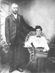 cdandlaurawalker.jpg (6052 bytes)