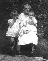 laurawalker.jpg (7189 bytes)