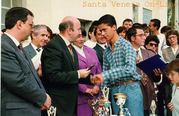 Ritratt (.JPG - 84K)  Mr. Michael Caruana, Mrs. Elizabeth Vellu u Mr. Christopher Falzon.