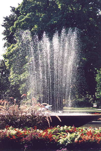 I_want's Photography - Queen's Park Circle - Fountain 58 kbytes