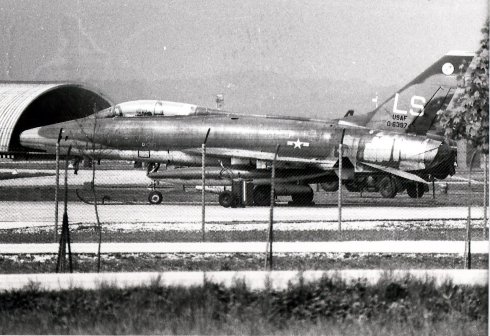 F100F-Aviano-bw1.jpg (46074 bytes)