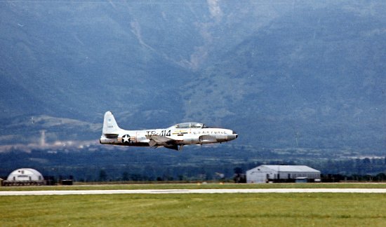 T33-Aviano.jpg (33768 bytes)