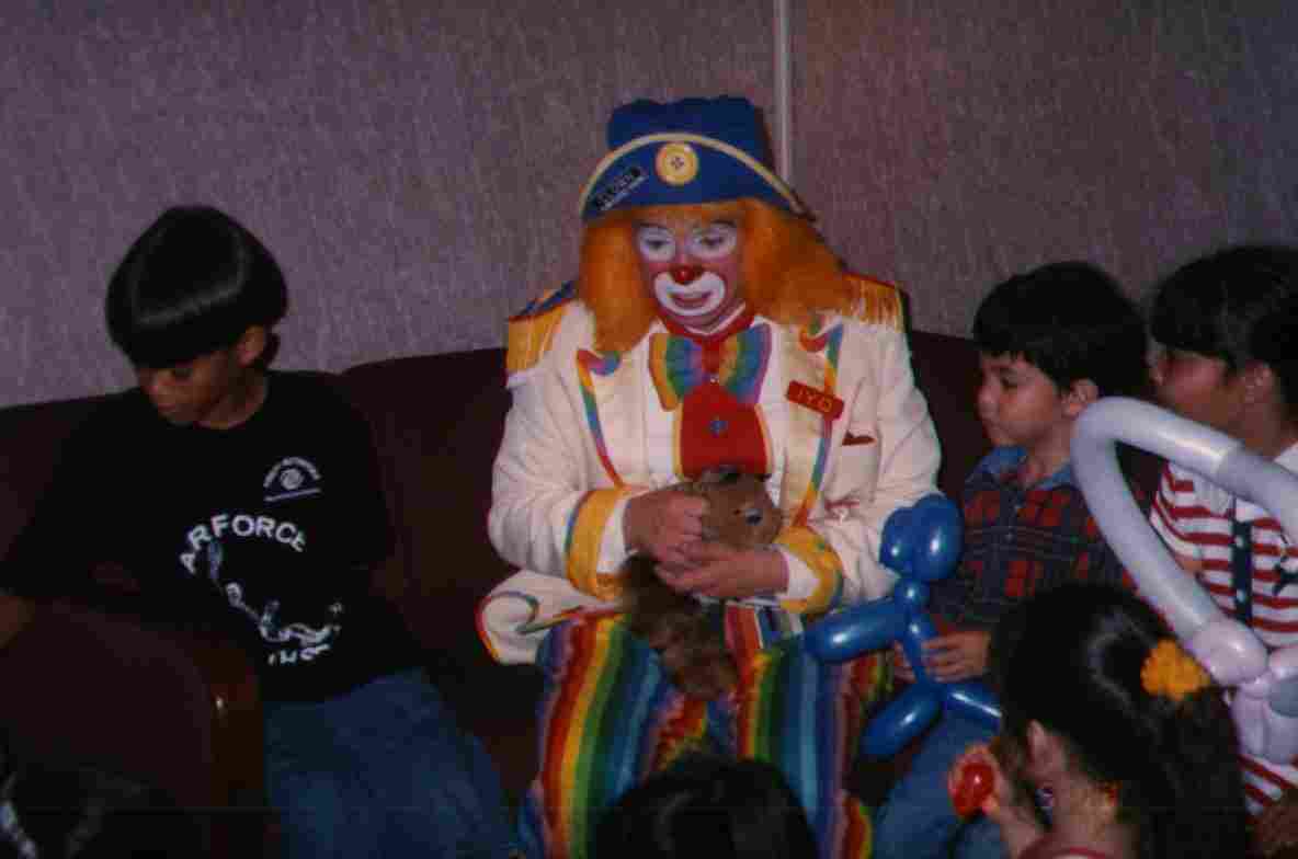 puppet1b.jpg (28147 bytes)