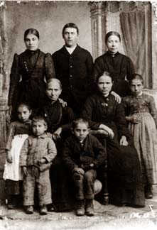 Antonia Bridi Bailoni and Children