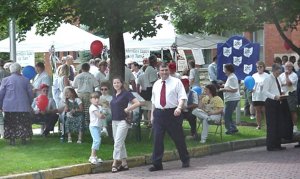 crowd2.jpg